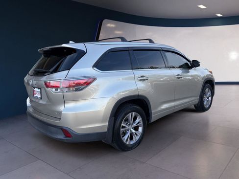Used 2015 Toyota Highlander XLE FWD image 5