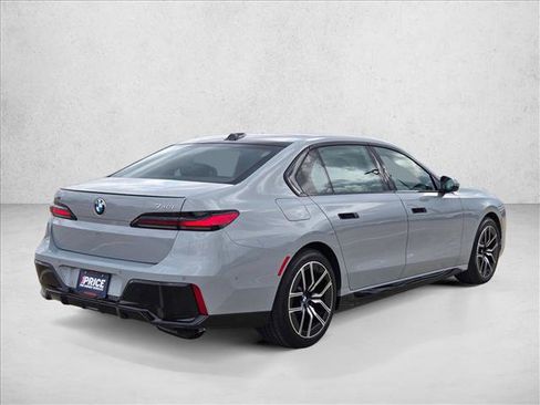 Used 2025 BMW 740i xDrive image 5