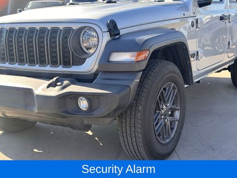 Used 2024 Jeep Wrangler Sport S image 5