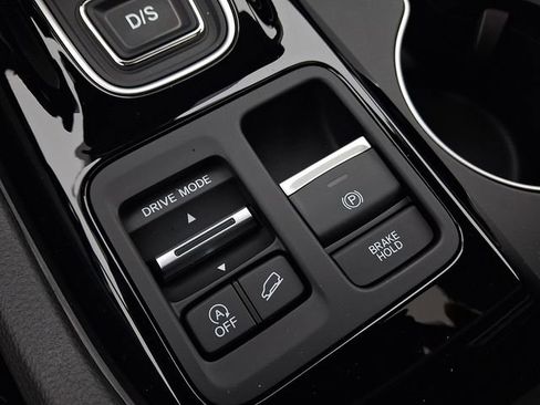 Certified 2025 Honda Pilot Touring image 27