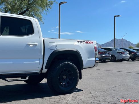 Certified 2022 Toyota Tacoma TRD Off-Road AWD/4WD image 11