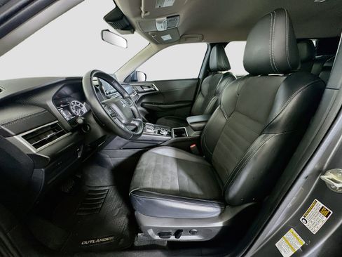 Used 2024 Mitsubishi Outlander SE FWD image 13