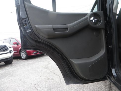 Used 2015 Nissan Xterra PRO-4X w/ Pro-4x Leather Package image 37