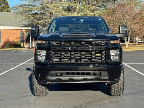 Used 2021 Chevrolet Silverado 2500 Custom w/ Custom Value Package image 3