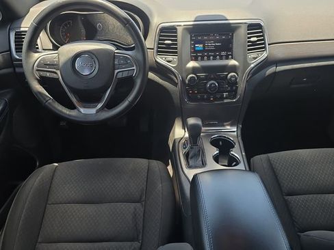 Used 2018 Jeep Grand Cherokee Laredo AWD/4WD image 15