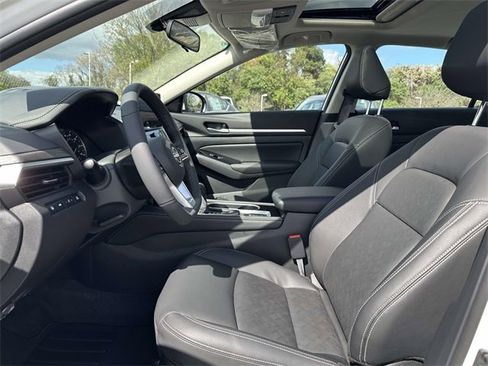 New 2025 Nissan Altima 2.5 SL image 16