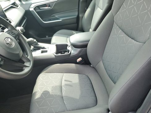 Certified 2025 Toyota RAV4 XLE AWD/4WD image 17
