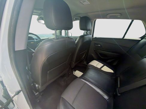 Used 2022 Chevrolet Trax LT w/ LT Convenience Package image 23