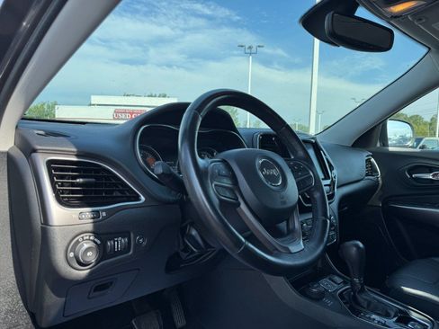 Used 2019 Jeep Cherokee Limited AWD/4WD image 14