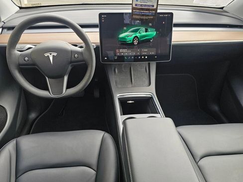 Used 2024 Tesla Model Y Long Range AWD/4WD image 21
