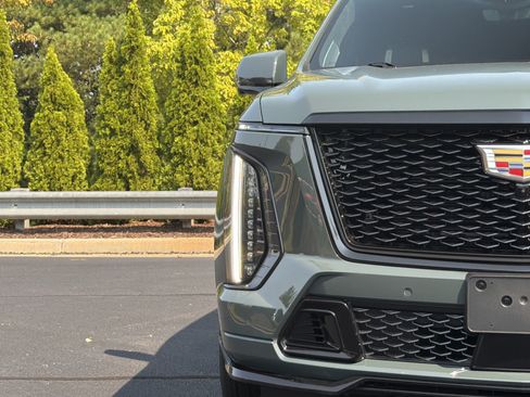 Used 2026 Cadillac Escalade V AWD/4WD image 18