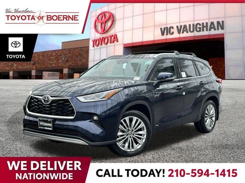New 2026 Toyota Highlander Platinum AWD/4WD image 1