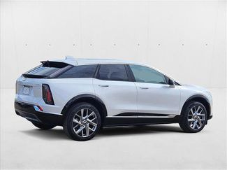 New 2025 Cadillac Optiq Luxury 1 video 2