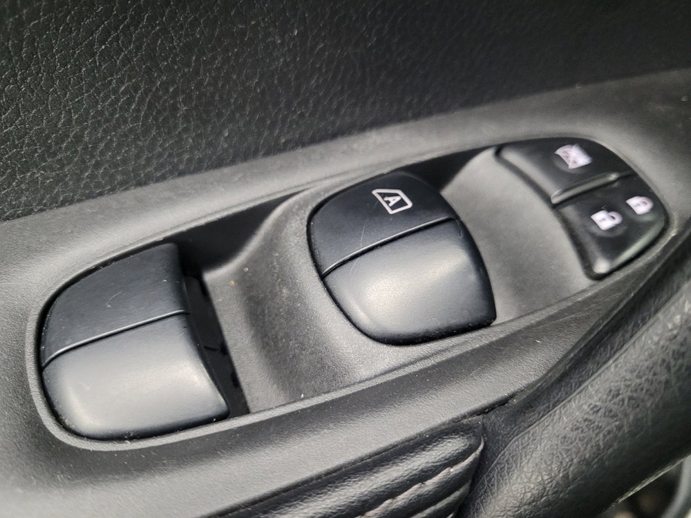 Used 2021 Nissan Rogue Sport S FWD image 27