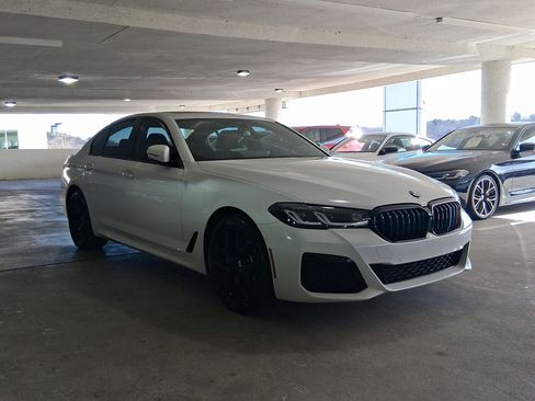 Used 2021 BMW 530e w/ M Sport Package image 5