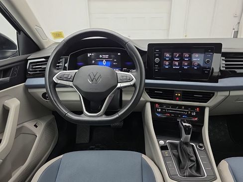 Used 2025 Volkswagen Jetta SE w/ Sunroof Package FWD image 16