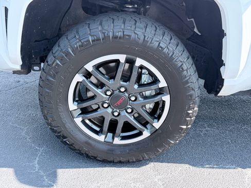 Used 2025 Toyota Tacoma TRD Sport AWD/4WD image 33