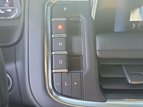 Used 2023 Chevrolet Tahoe High Country w/ Advanced Technology Package AWD/4WD image 19