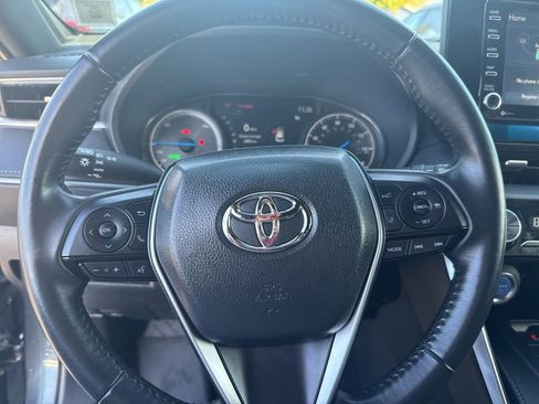 Used 2022 Toyota Venza XLE image 21