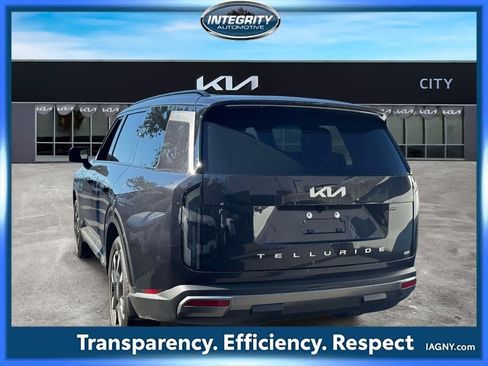 Used 2027 Kia Telluride S w/ Towing Package AWD/4WD image 5