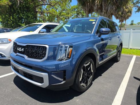 Certified 2024 Kia Telluride EX w/ EX Captain's Chair Package FWD image 4