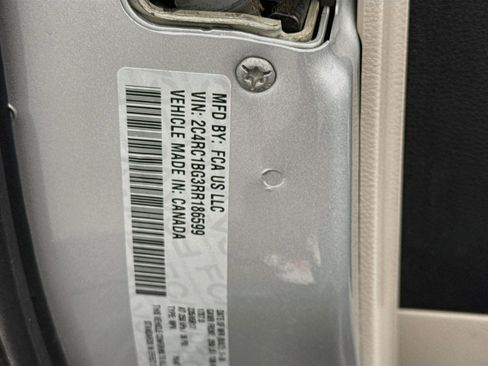 Used 2024 Chrysler Pacifica Touring-L FWD image 12