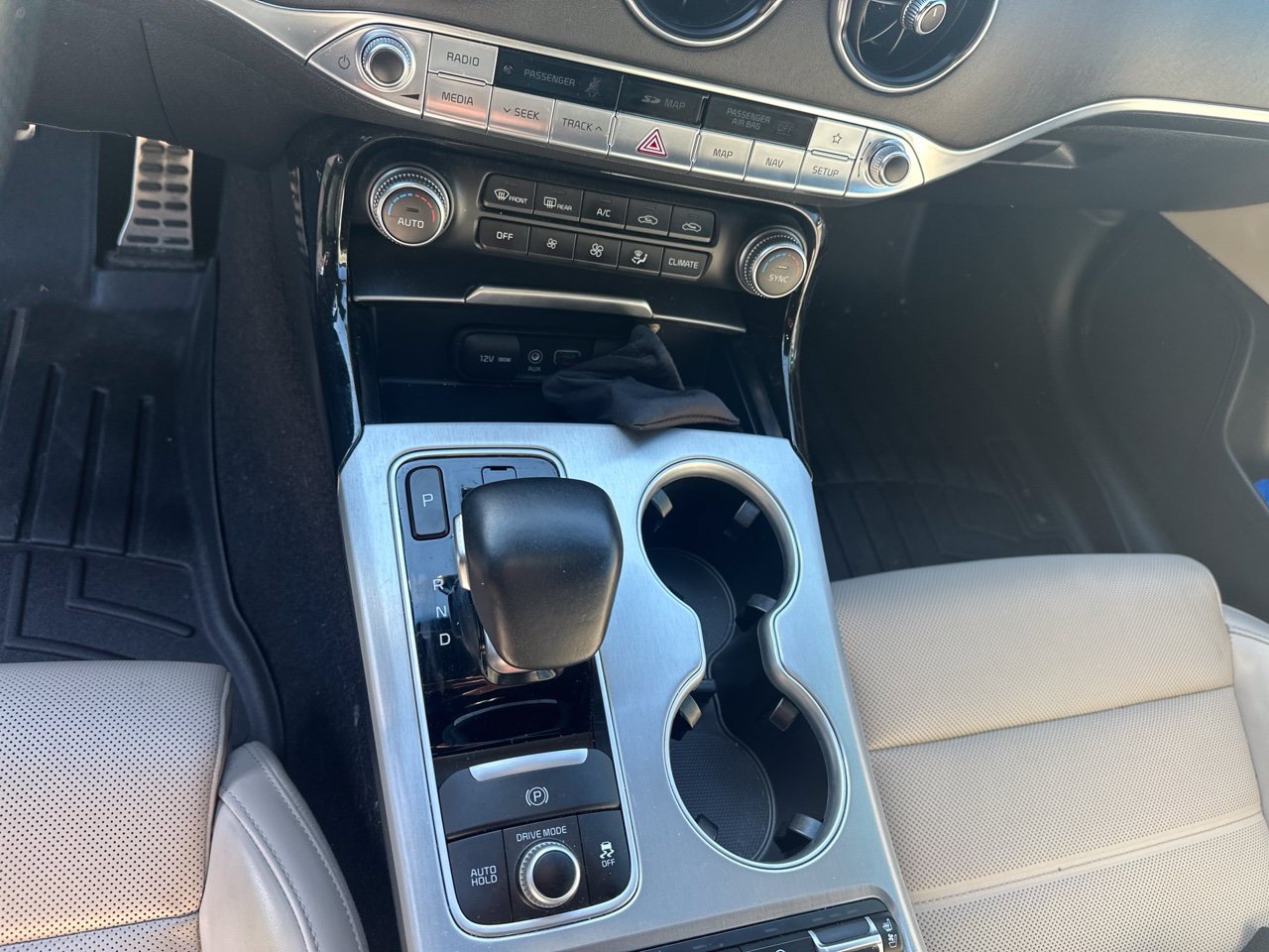 Used 2018 Kia Stinger GT2 AWD/4WD image 13