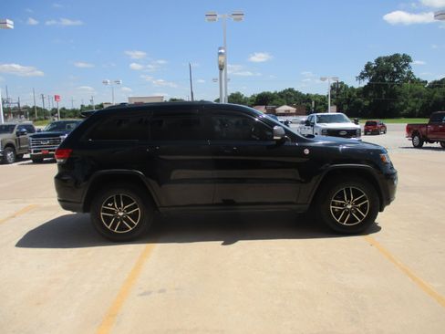 Used 2017 Jeep Grand Cherokee Trailhawk AWD/4WD image 9
