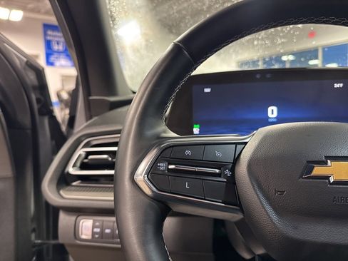 Used 2025 Chevrolet Traverse LT image 17