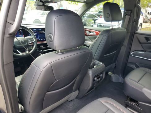 Certified 2025 Chevrolet Traverse Z71 w/ Driver Confidence Package AWD/4WD image 13