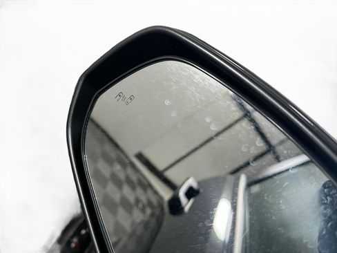 Used 2025 Toyota Tacoma TRD Off-Road image 16