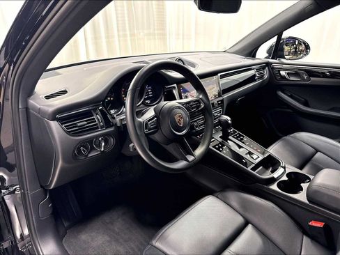 Used 2026 Porsche Macan AWD/4WD image 6