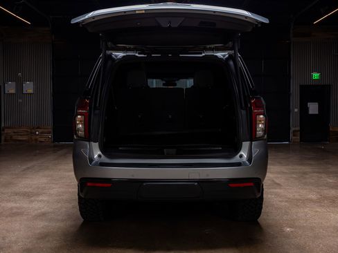 Used 2023 Chevrolet Suburban Z71 w/ Luxury Package image 9