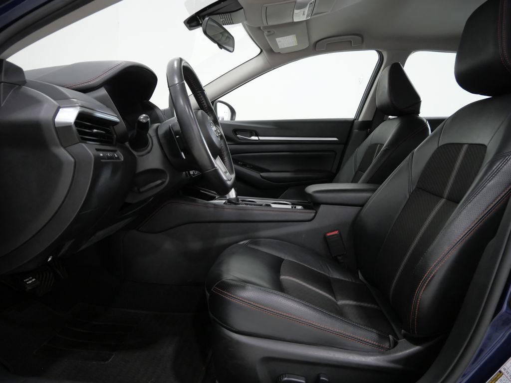 Used 2024 Nissan Altima 2.5 SR FWD image 11