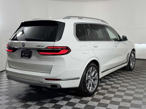 Used 2023 BMW X7 xDrive40i image 10