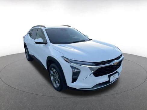 Used 2025 Chevrolet Trax LT image 3