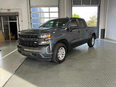 Used 2020 Chevrolet Silverado 1500 Custom w/ Custom Value Package image 2