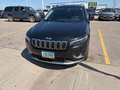 Used 2019 Jeep Cherokee Limited AWD/4WD image 10
