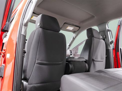 Used 2025 Chevrolet Silverado 1500 LT image 29