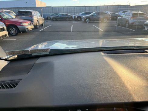 Used 2025 Toyota RAV4 XLE image 33