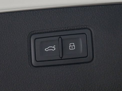 Certified 2023 Bentley Bentayga Extended Wheelbase image 12