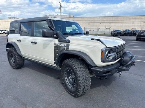 Used 2022 Ford Bronco Everglades AWD/4WD image 3
