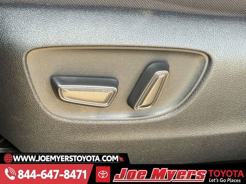 Used 2025 Toyota Highlander LE image 28