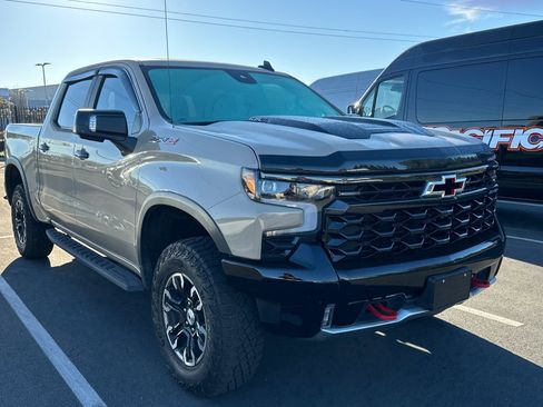 Used 2022 Chevrolet Silverado 1500 ZR2 image 2