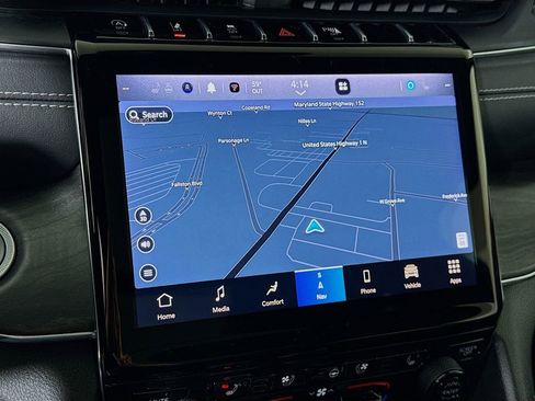 Used 2023 Jeep Grand Cherokee Overland w/ Luxury Tech Group IV image 6