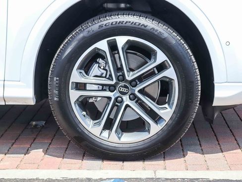 Certified 2025 Audi Q5 Premium w/ Convenience Package AWD/4WD image 11