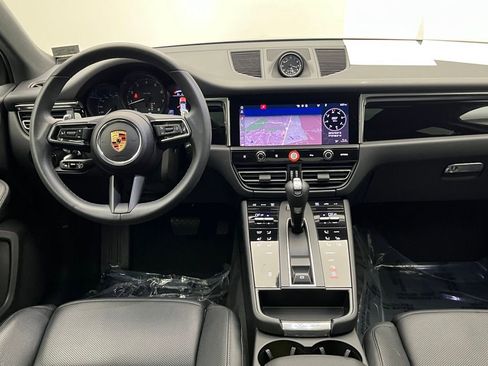 Used 2025 Porsche Macan image 30