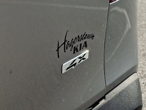 Used 2025 Kia Seltos LX image 31