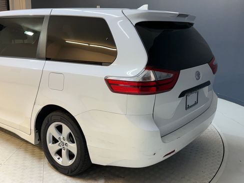 Used 2019 Toyota Sienna L image 22