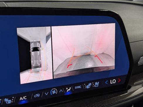 Used 2025 Chevrolet Traverse High Country w/ LPO, Floor Liner Package AWD/4WD image 25